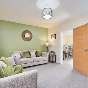Stunning Centre House - Parking - Garden Apartment